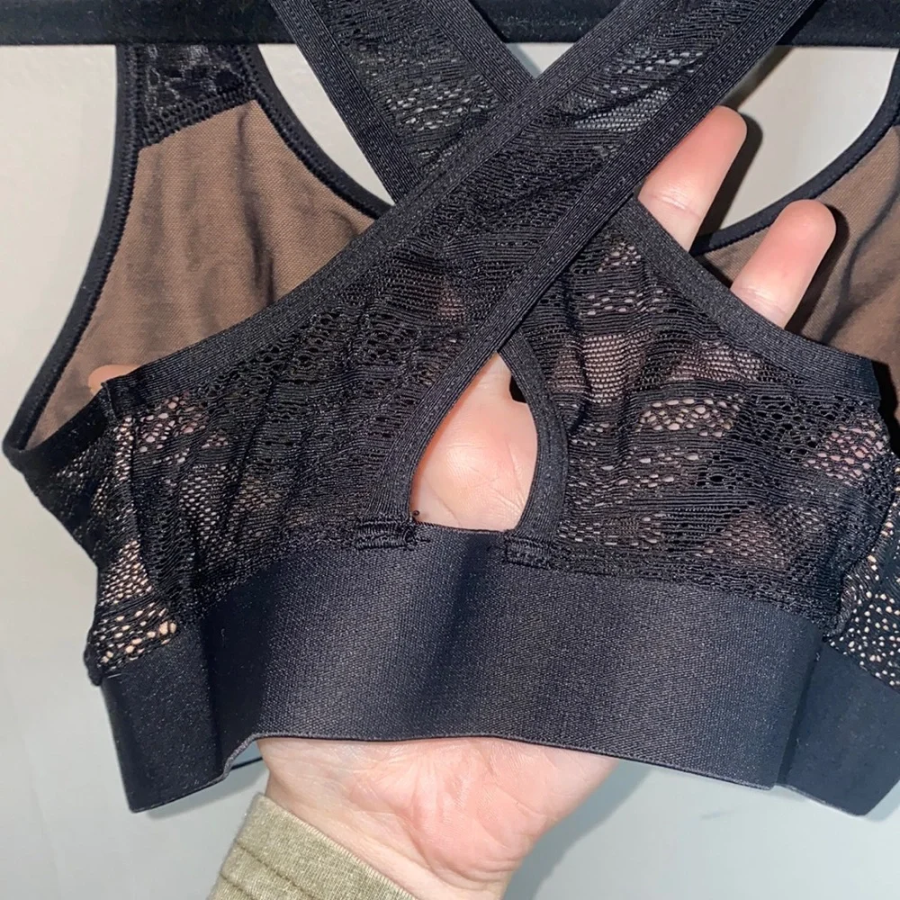 🪿Lace detail Victoria Secret Sports Bra! - Picture 4 of 7